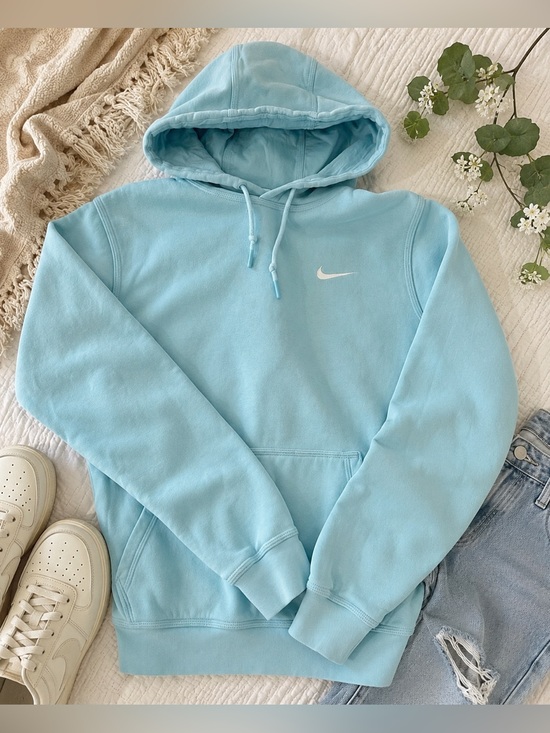 Nike Tops - Nike Club Fleece Pullover Hoodie Light Blue Women’s Medium EUC